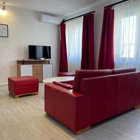 Newly Renovated 2 Rooms Apartment Downtown นิตรา ภายนอก รูปภาพ