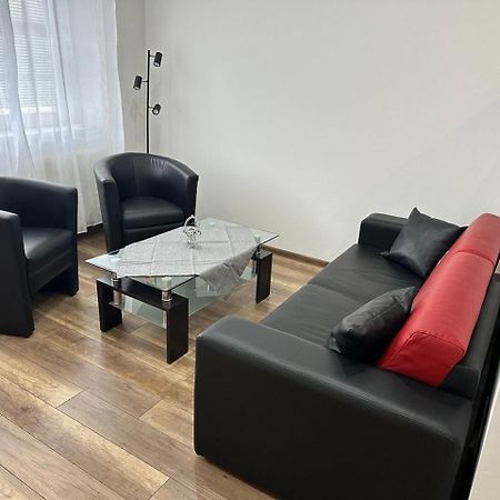 Newly Renovated 2 Rooms Apartment Downtown นิตรา ภายนอก รูปภาพ