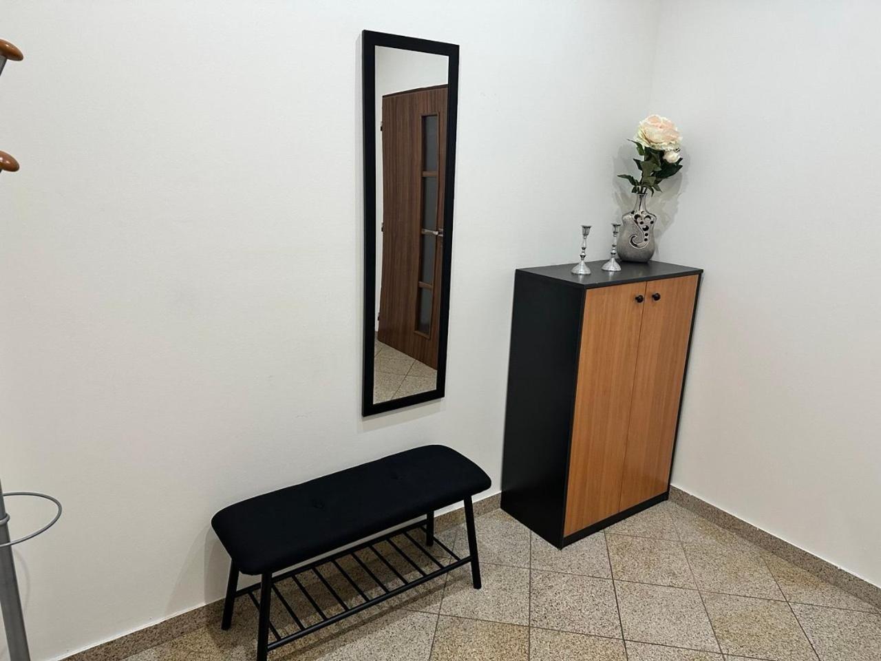 Newly Renovated 2 Rooms Apartment Downtown นิตรา ภายนอก รูปภาพ